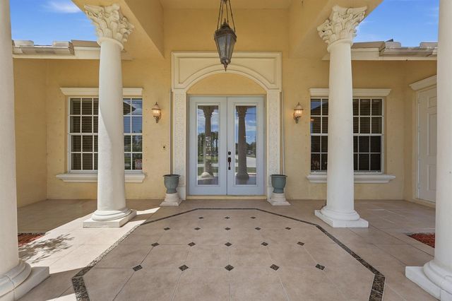2199 SE Heathwood Circle, Port St. Lucie, FL 34952