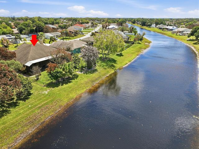 2199 SE Heathwood Circle, Port St. Lucie, FL 34952