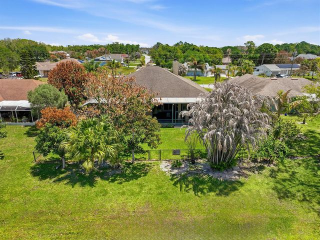 2199 SE Heathwood Circle, Port St. Lucie, FL 34952