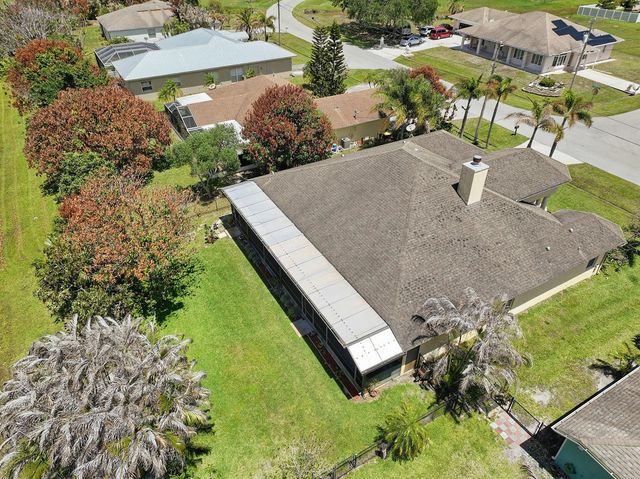 2199 SE Heathwood Circle, Port St. Lucie, FL 34952