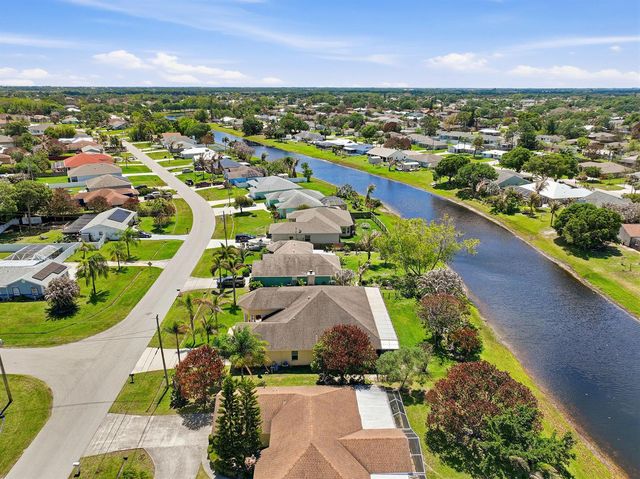2199 SE Heathwood Circle, Port St. Lucie, FL 34952