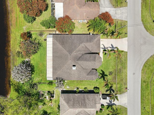 2199 SE Heathwood Circle, Port St. Lucie, FL 34952