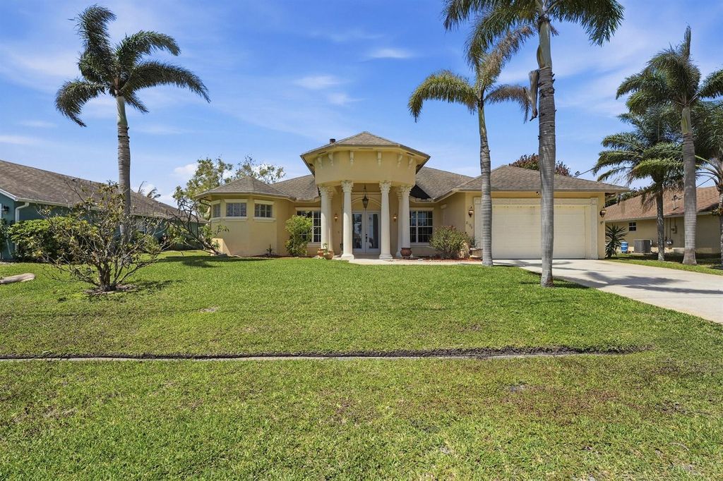 2199 SE Heathwood Circle, Port St. Lucie, FL 34952