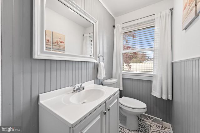 50 LIGHTHOUSE DR, Waretown, NJ 08758