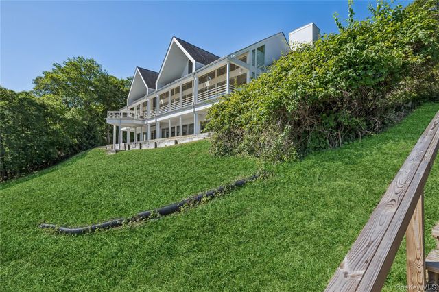 47 Laurel Cove Road, Laurel Hollow, NY 11771