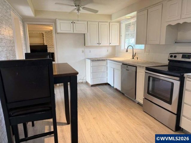 747 49th Av SE, Salem, OR 97317