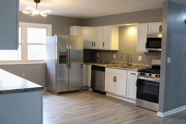 8403 Grange Hall Road, Garden Prairie, IL 61038