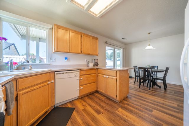 3381 Southwood Drive, Anderson, CA 96007