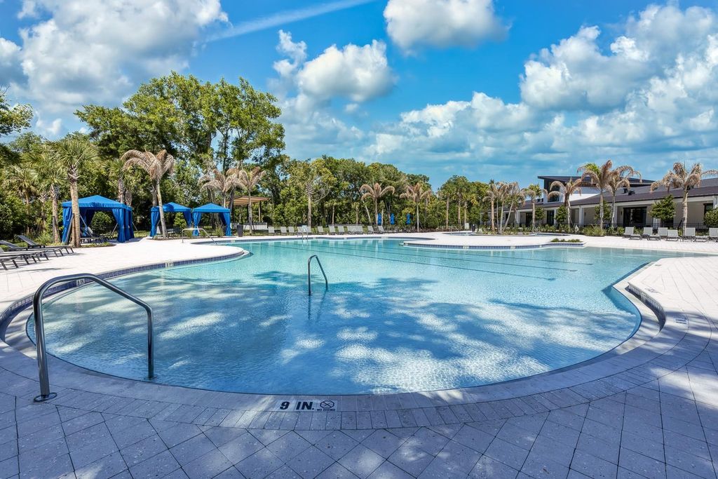 Image 40 of property listing at 1241 TRIDENT LOOP, Deland, FL 32724