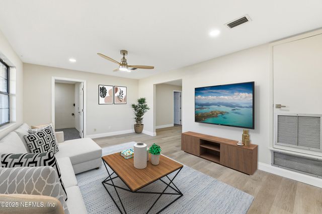 3042 SKIPPER Lane, Jacksonville, FL 32216