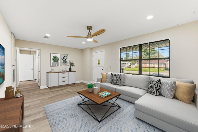 3042 SKIPPER Lane, Jacksonville, FL 32216