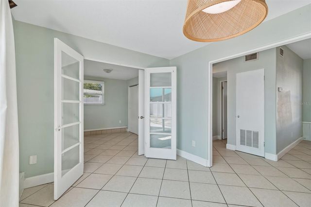 516 64TH STREET S, St Petersburg, FL 33707