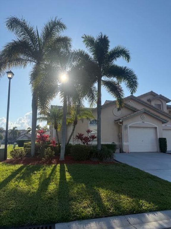 1948 Waterside Court E, Wellington, FL 33414