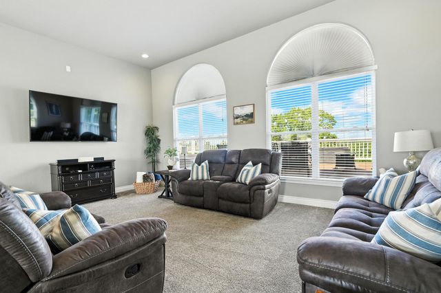 160 Emerald Pointe Drive, Hollister, MO 65672