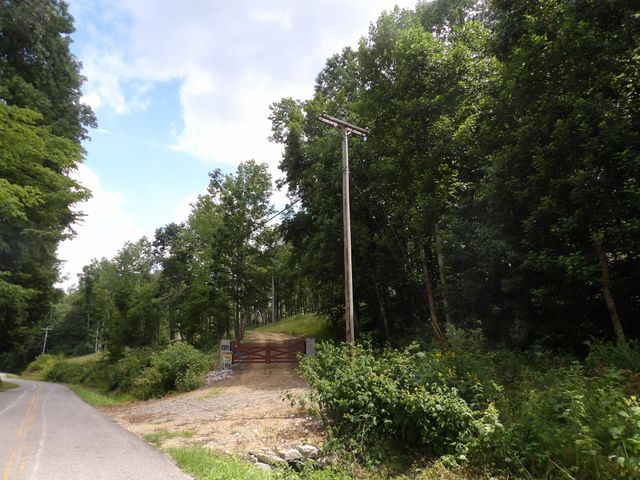 150 W John Davis Rd, Westmoreland, TN 37186