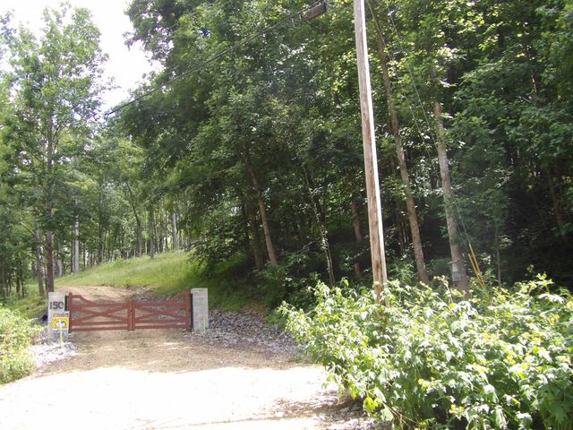 150 W John Davis Rd, Westmoreland, TN 37186