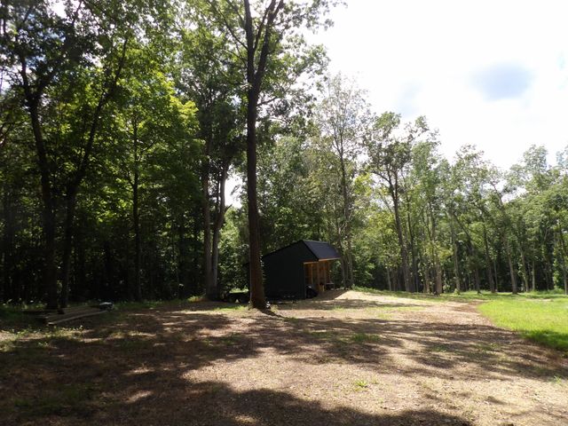 150 W John Davis Rd, Westmoreland, TN 37186