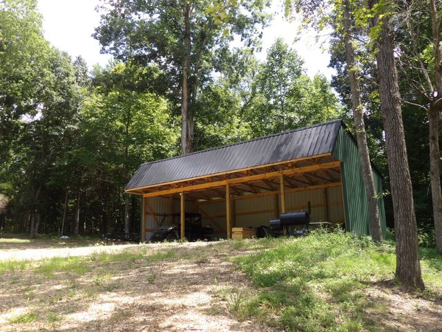150 W John Davis Rd, Westmoreland, TN 37186