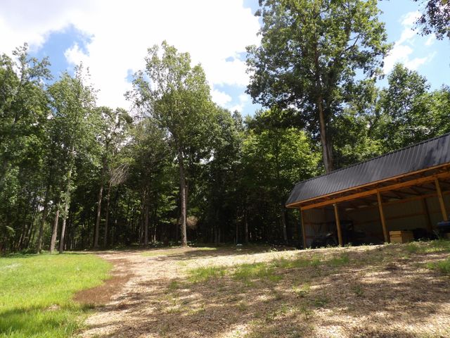 150 W John Davis Rd, Westmoreland, TN 37186