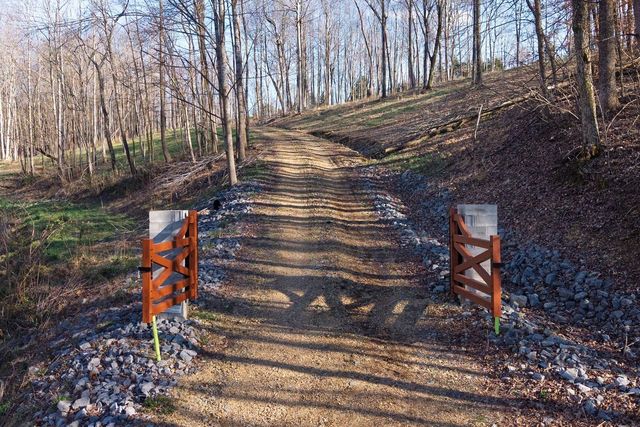 150 W John Davis Rd, Westmoreland, TN 37186
