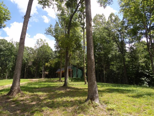 150 W John Davis Rd, Westmoreland, TN 37186