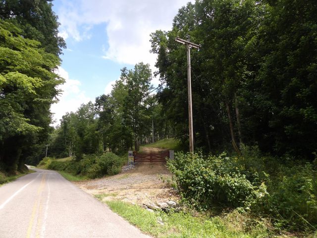 150 W John Davis Rd, Westmoreland, TN 37186