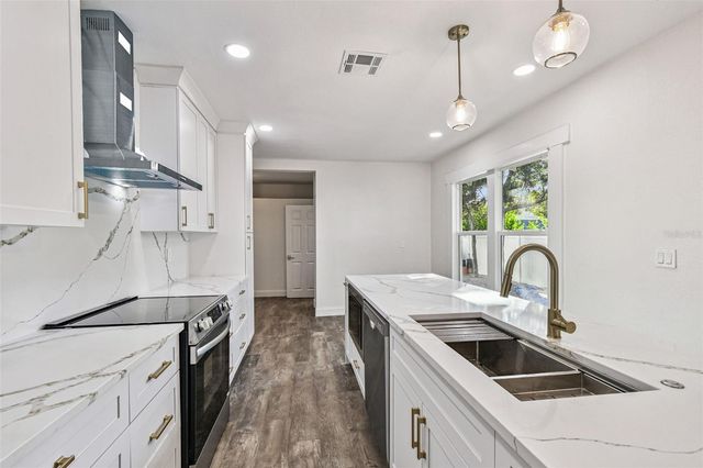 3011 W SAN ISIDRO STREET, Tampa, FL 33629