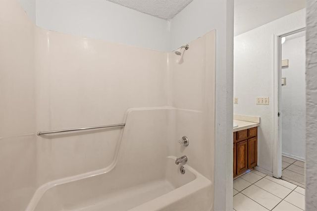 7611 NW 113th Place, Oklahoma City, OK 73162