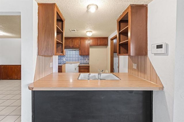 7611 NW 113th Place, Oklahoma City, OK 73162