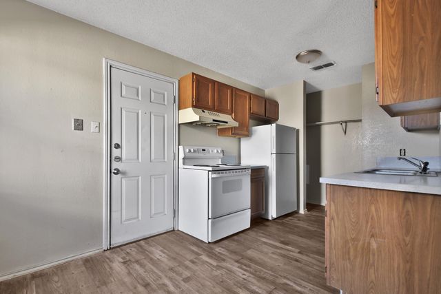 9603 Elmwood Avenue, Lubbock, TX 79424