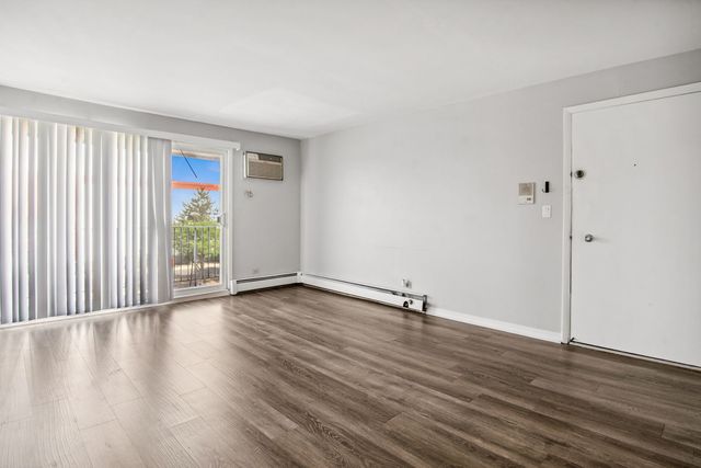 2500 Mark Thomas Lane 5B, Hanover Park, IL 60133