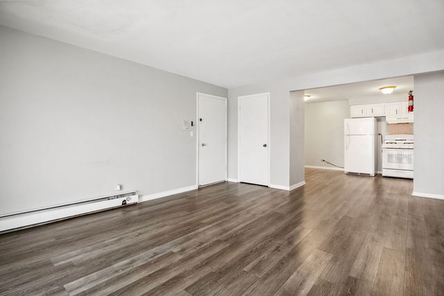 2500 Mark Thomas Lane 5B, Hanover Park, IL 60133