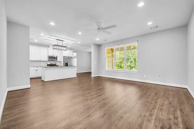 1 Hanover Lane, Panorama Village, TX 77304