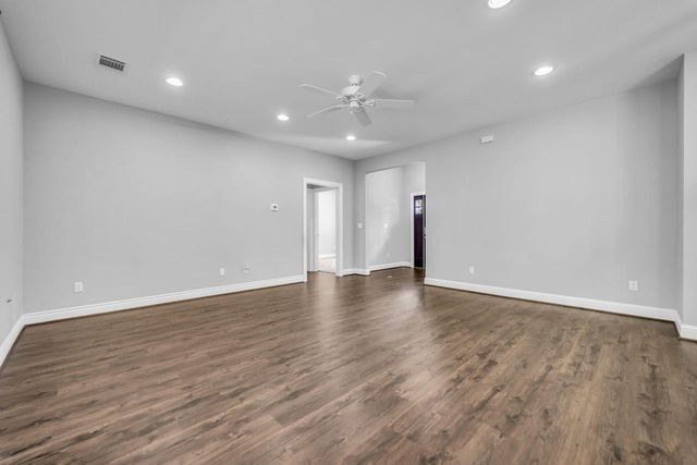 1 Hanover Lane, Panorama Village, TX 77304