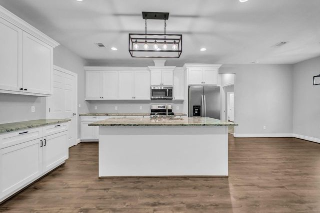 1 Hanover Lane, Panorama Village, TX 77304