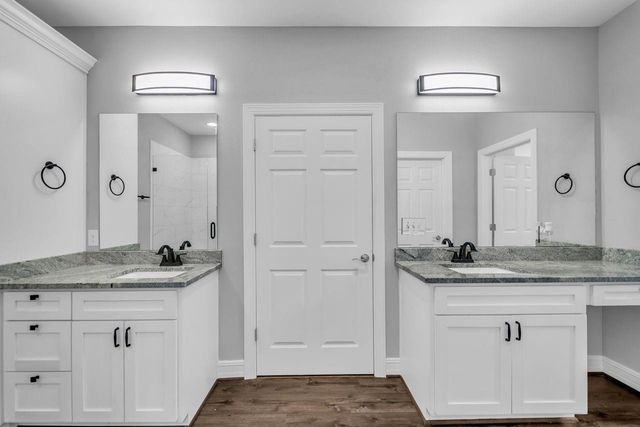 1 Hanover Lane, Panorama Village, TX 77304