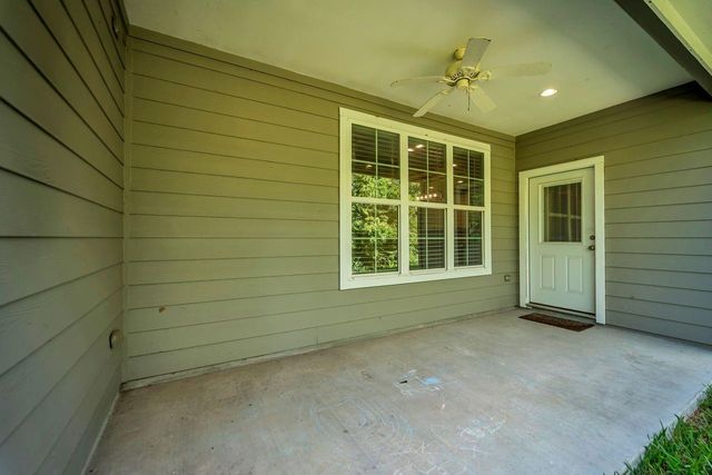 1 Hanover Lane, Panorama Village, TX 77304