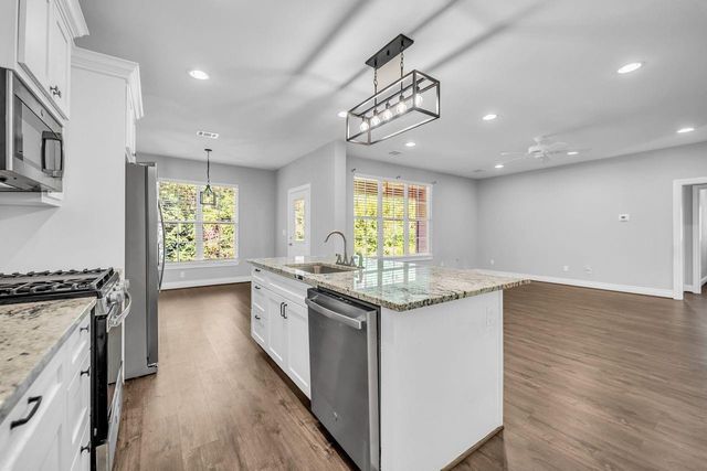 1 Hanover Lane, Panorama Village, TX 77304
