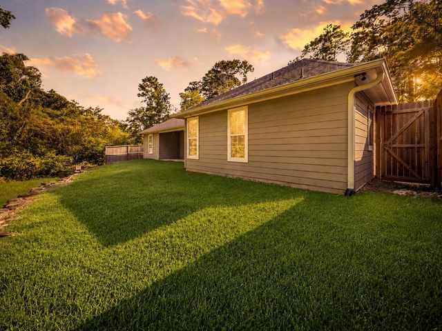 1 Hanover Lane, Panorama Village, TX 77304