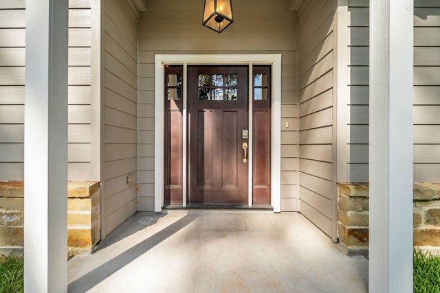 1 Hanover Lane, Panorama Village, TX 77304
