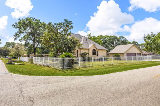 21427 Tophill Drive, Spring, TX 77388