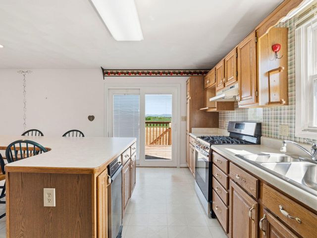 1658 Country Club RD, Troutville, VA 24175