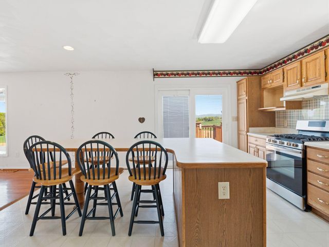 1658 Country Club RD, Troutville, VA 24175