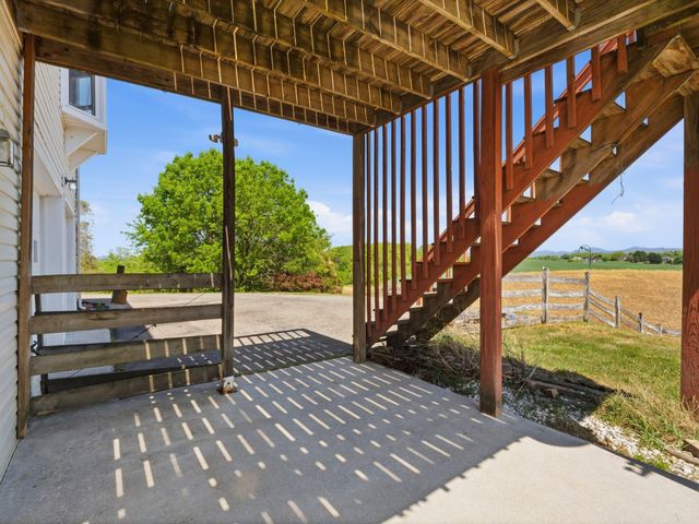 1658 Country Club RD, Troutville, VA 24175