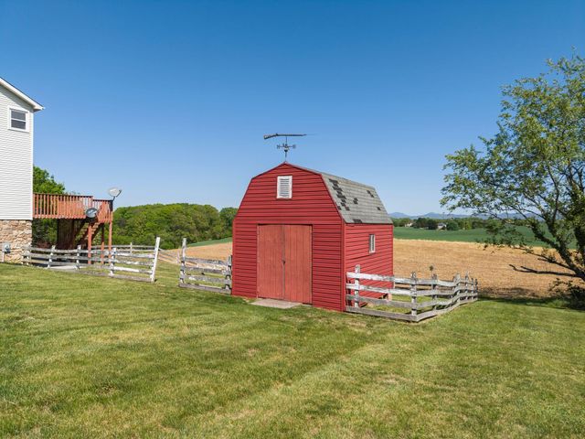 1658 Country Club RD, Troutville, VA 24175