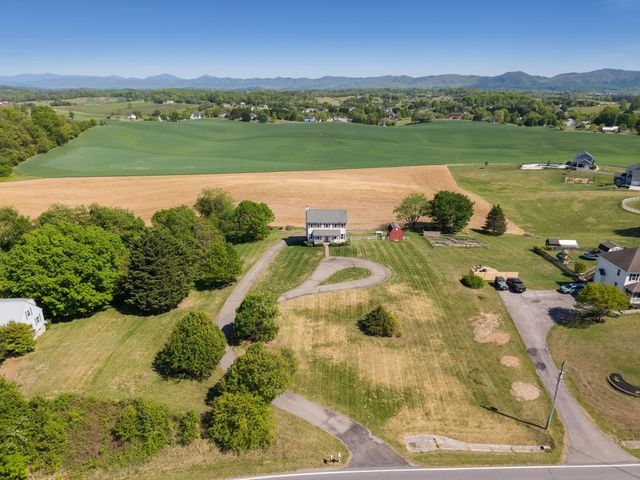 1658 Country Club RD, Troutville, VA 24175