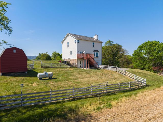 1658 Country Club RD, Troutville, VA 24175