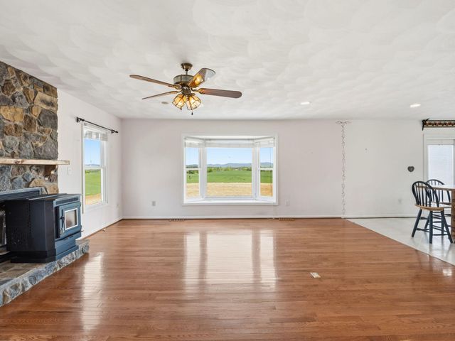 1658 Country Club RD, Troutville, VA 24175
