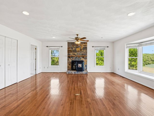 1658 Country Club RD, Troutville, VA 24175