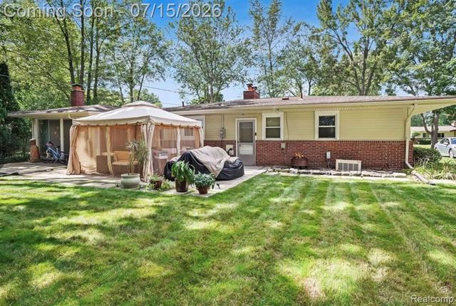 29762 Spring River Drive, Southfield, MI 48076